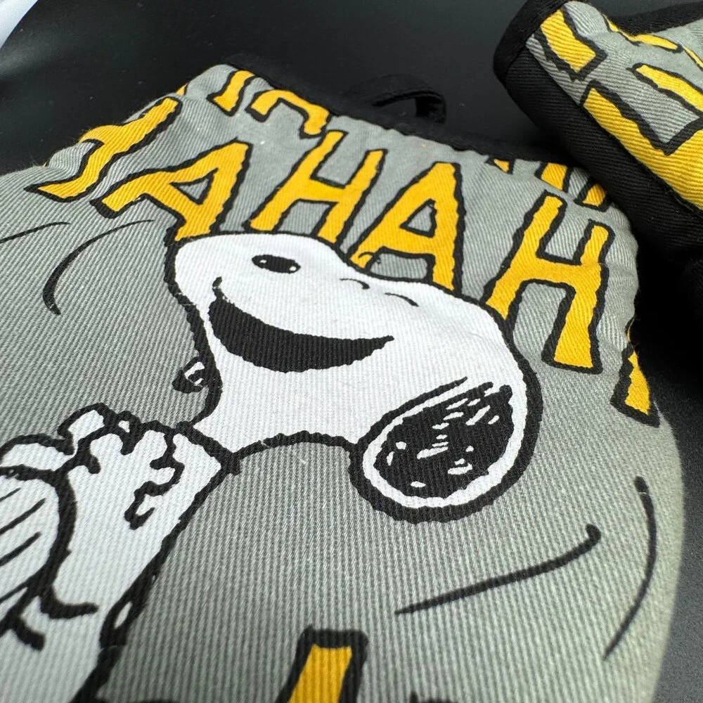 Peanuts Snoopy Dog Set of 2 Mini Kitchen Oven Mitts - Picture 2 of 6